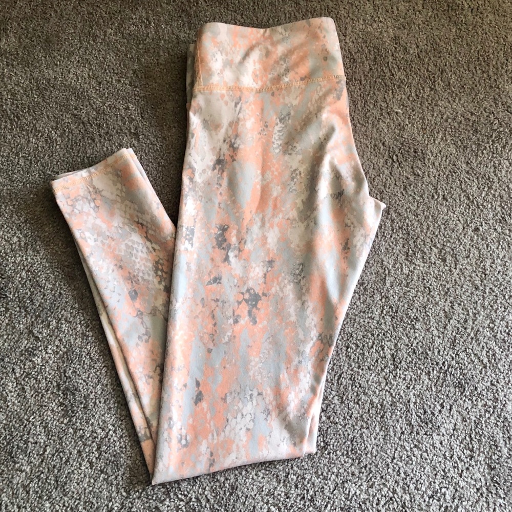 Alo yoga 7/8 length yoga pants python size M